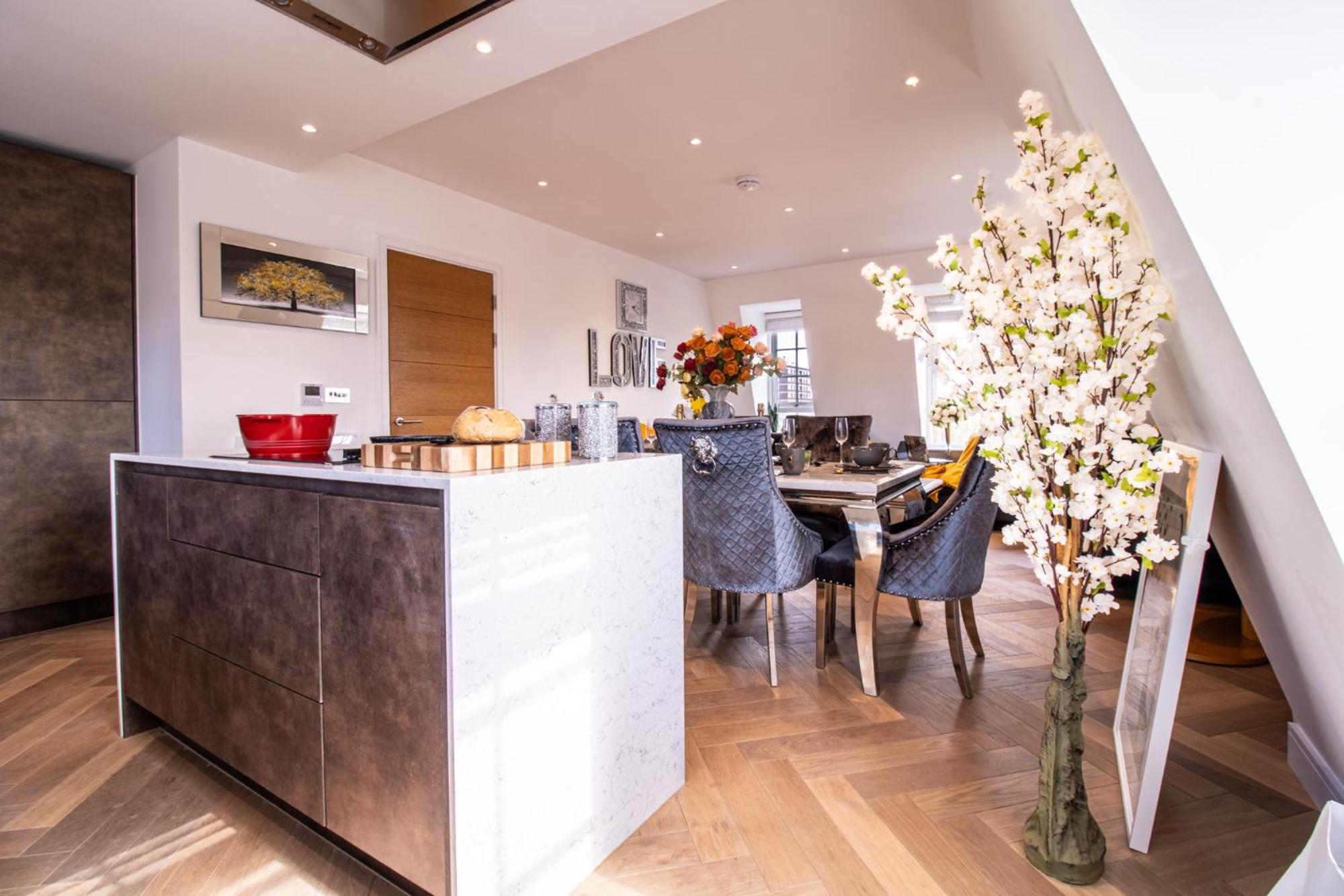 Elegant 3-Bedroom Penthouse In Marble Arch 70 Londres Exterior foto